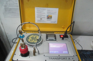 Proses pengambilan sampel oli untuk tes DGA trafo industri