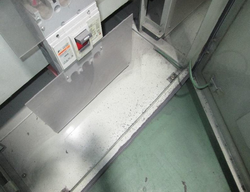 body bagian dalam panel sudah berdebu